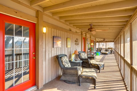 Resort Living on Lake of the Ozarks! Family Cabin House in Lake of the Ozarks