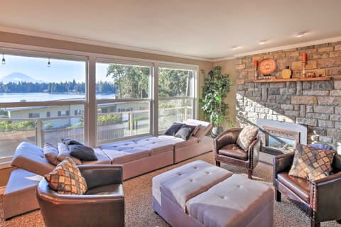 Stunning Kent Lake House w/ Private Dock! House in King County