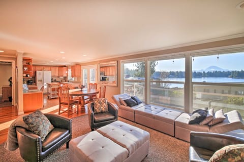 Stunning Kent Lake House w/ Private Dock! House in King County