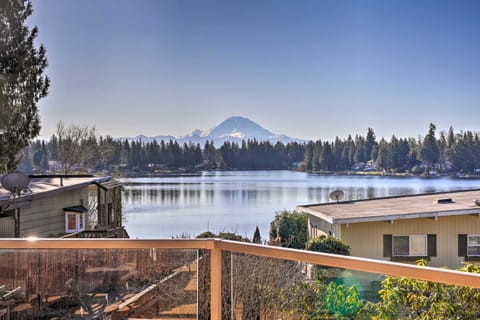 Stunning Kent Lake House w/ Private Dock! House in King County