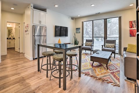 Traverse City Condo: Half Mi to Front Street! Apartment in Traverse City