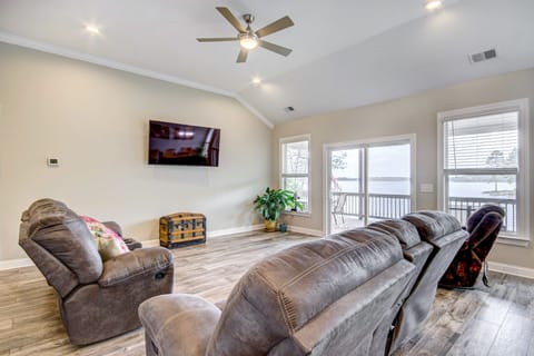 Lakefront Leesville Retreat w/ Private Dock! House in Leesville