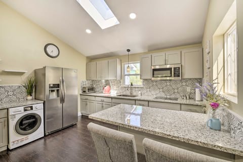 Bay Area Vacation Rental 4 Mi to Stanford! House in Menlo Park