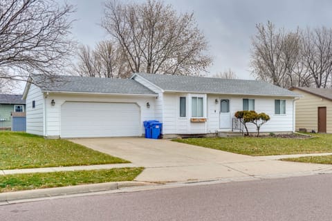 Cozy Sioux Falls Home - 7 Mi to Downtown! House in Sioux Falls