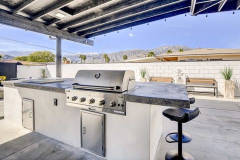 Mtn-View Poolside Oasis! Palm Springs Festival HQ House in Palm Springs