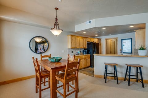 Cozy Park City Townhome By Dining, Shops & More! Apartment in Snyderville