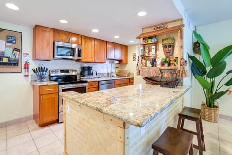 Island Oasis Near Kaanapali Beach & Black Rock Apartment in Kaanapali