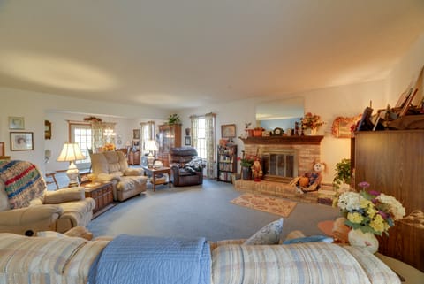 Peaceful Hazel Cottage w/ Deck & Yard! Cottage in Tennessee