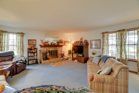 Peaceful Hazel Cottage w/ Deck & Yard! Cottage in Tennessee