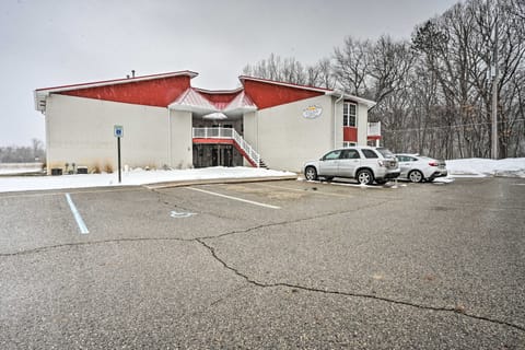 Near Lake Huron Shoreline! Studio w/ Resort Perks Apartment in Michigan