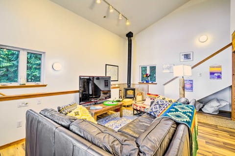 Dreamy Waterfront Studio w/ Hood Canal Views Apartment in Hood Canal