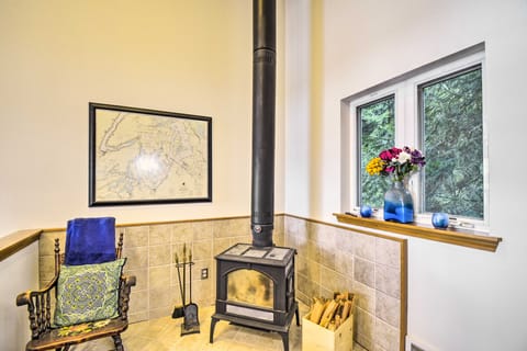 Dreamy Waterfront Studio w/ Hood Canal Views Apartment in Hood Canal