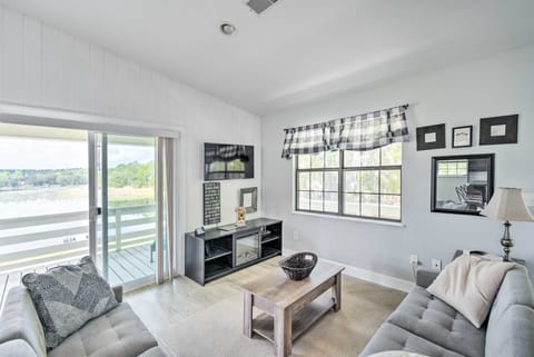 Hawthorne Hideaway w/ Waterfront Fire Pit! House in Florida