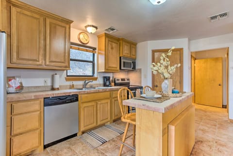 Medicine Park Cabin Rental w/ Mountain View House in Medicine Park