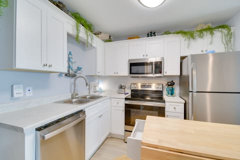 Gulf Shores Condo: Covered Balcony & Beach Access Apartment in Alabama