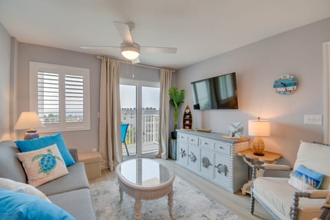 Gulf Shores Condo: Covered Balcony & Beach Access Apartment in Alabama