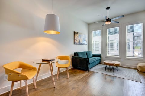 Modern ATL Getaway < 3 Mi to Mercedes-Benz Stadium Apartment in Atlanta