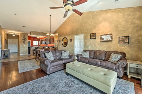 Spacious Branson Condo on Table Rock Lake! Apartment in Indian Point