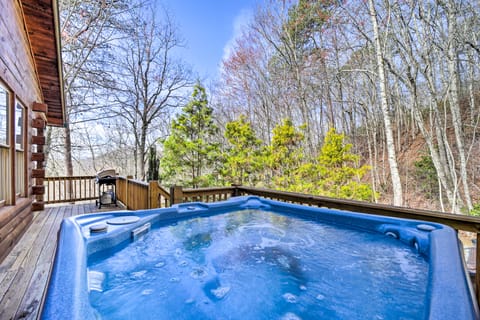 Smoky Mountain Cabin Rental w/ Hot Tub + Fire Pit! House in Swain County