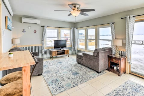 Lakefront Vacation Rental with Fire Pit & Dock! House in South Dakota