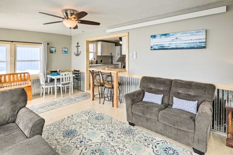 Lakefront Vacation Rental with Fire Pit & Dock! House in South Dakota