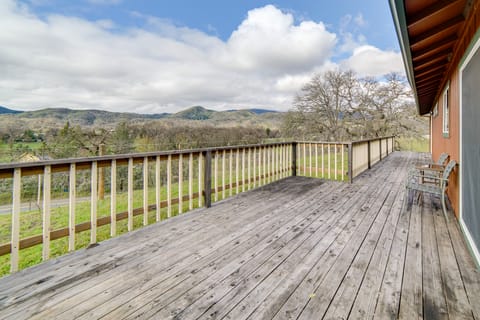 30-Acre Witter Springs Ranch w/ Barn & Views! House in Russian River