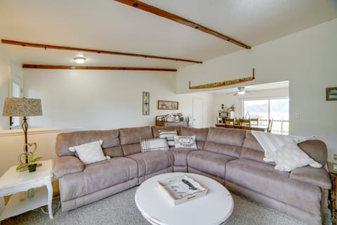 30-Acre Witter Springs Ranch w/ Barn & Views! House in Russian River