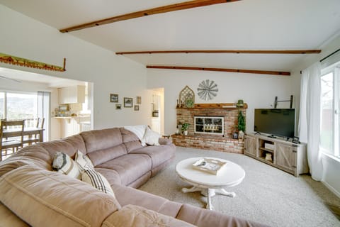 30-Acre Witter Springs Ranch w/ Barn & Views! House in Russian River