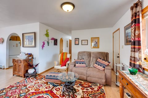 Ideally Located Taos Vacation Rental w/ Gas Grill House in Ranchos De Taos