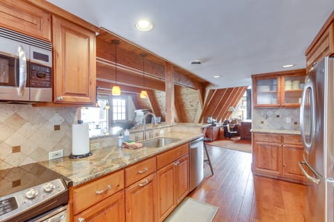 Donner Lake Views: Rustic Truckee Cabin! House in Truckee