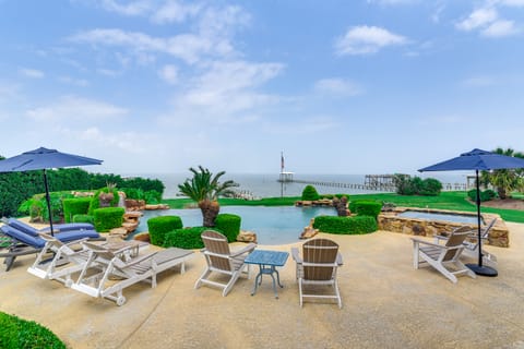 Private Dock + Pier: Luxe Villa on Galveston Bay! Villa in San Leon