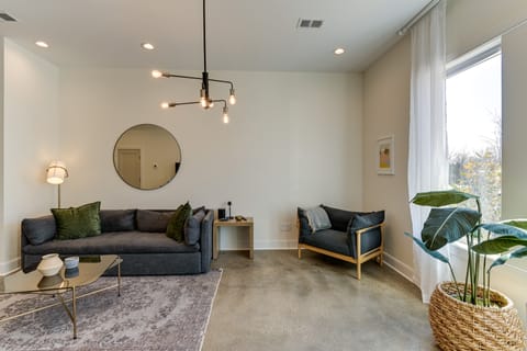 7 Mi to Dtwn Nashville: Modern Madison Townhome Apartment in Madison
