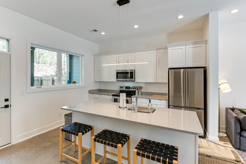 7 Mi to Dtwn Nashville: Modern Madison Townhome Apartment in Madison