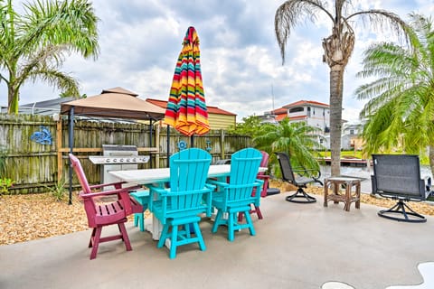 Pet-Friendly Hudson Home: Boat Slip, Private Pool House in Hudson