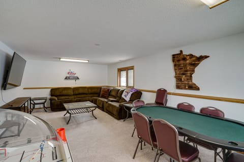 2 Mi to Super Rink: Sporty Group Getaway in Blaine House in Blaine