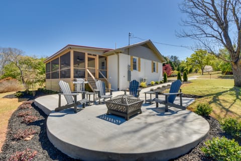 Georgia Getaway w/ 2-Story Dock By Lake Hartwell House in Reed Creek