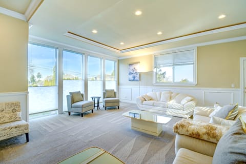 Luxe Federal Way Rental - Walk to the Water! House in Federal Way