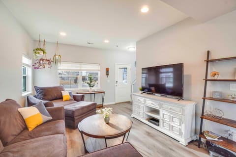 Fire Pit & Shuffleboard: Suburban Denver Home House in Thornton