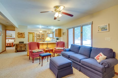 Cozy Cottage w/ Sunroom - Walk to Higgins Lake! Cottage in Michigan