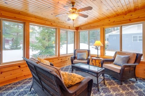 Cozy Cottage w/ Sunroom - Walk to Higgins Lake! Cottage in Michigan