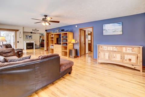 Waterfront Evart House on Chippewa Lake Channel Cottage in Michigan