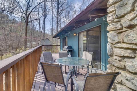 McGaheysville Vacation Rental: Yard & Fire Pit! House in Massanutten