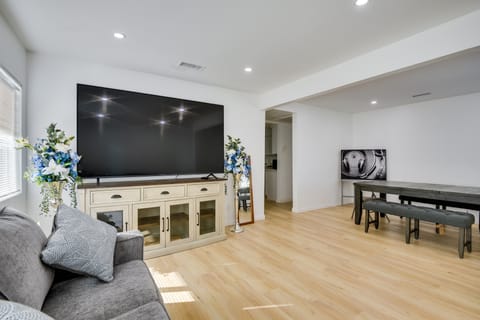 Home Between Los Angeles & Disney! Patio, Yard House in Montebello