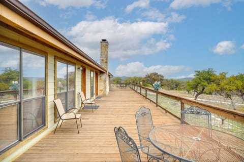 Secluded Texas Hill Country Vacation Rental - Deck House in Rio Grande