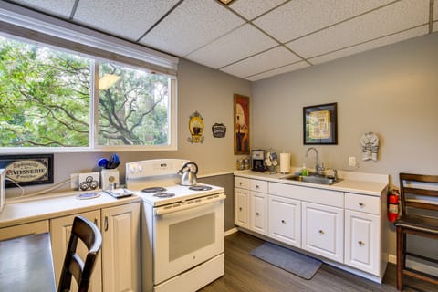 Portland Vacation Rental ~ 11 Miles to Downtown Apartment in Gresham