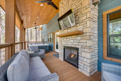 Serene Broken Bow Cabin w/ Hot Tub & Fire Pit! House in Oklahoma
