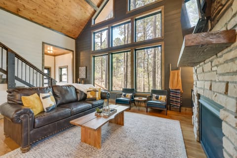 Serene Broken Bow Cabin w/ Hot Tub & Fire Pit! House in Oklahoma