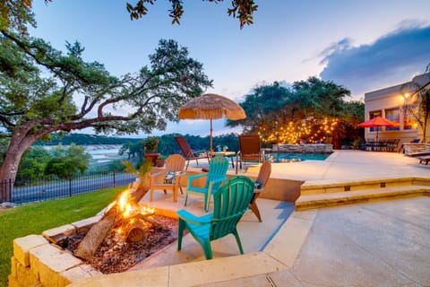 Luxe Lake Travis Vacation Rental w/ Heated Pool House in Lago Vista