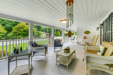 Maggie Valley Historic Farmhouse on 5 Acres! House in Maggie Valley