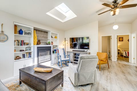 Walk to Seaside Beach: Vacation Rental Cottage! Cottage in Seaside